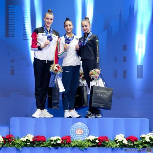 podium all around sfe01212 copia simone ferraro ph